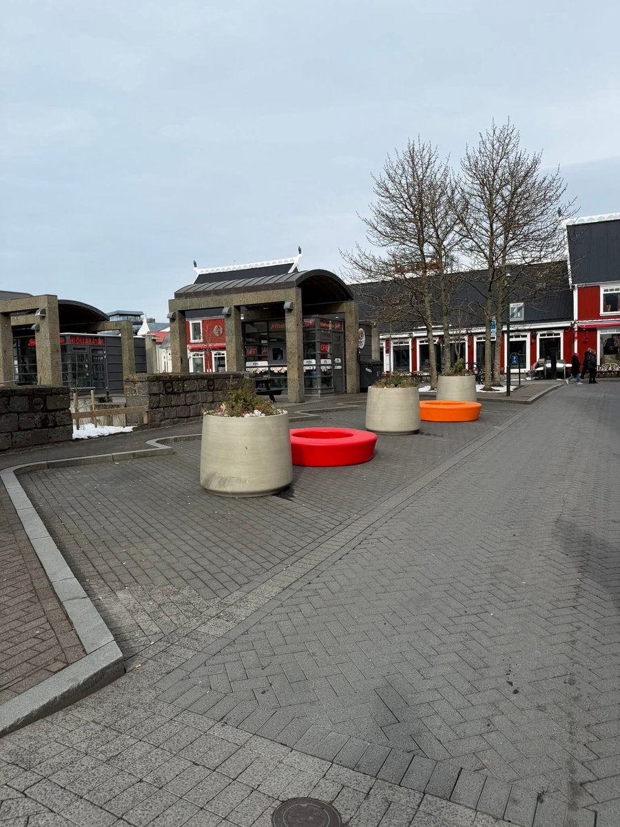 Nafnlaus aðgangur skrímsladeildarinnar tweet media