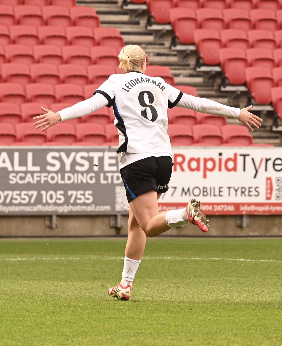 Laura Burton tweet media