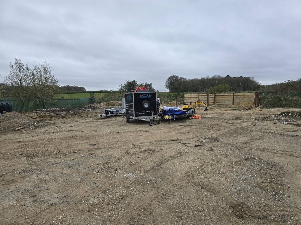 IGMPlumbing's tweet photo. Precision in every scoop! Our compact excavators are transforming our new yard—site clearance, soil prep, and heavy lifting. At IGM, plumbing, leak detection &amp; groundwork are all handled with the same dedication.

📞 01582 831120
📱 WhatsApp: 07749 2609
🌐 https://t.co/bDrylCpWE3 https://t.co/DDBWfd9ESV