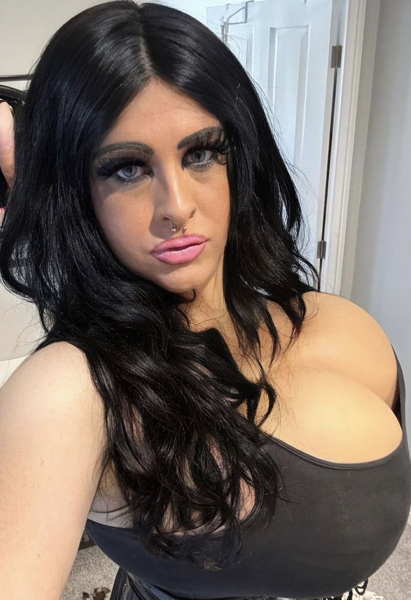 AdorableAlexis1's tweet photo. Been a while since I posted a photo of me! ❤️ https://t.co/CsCi5nHDSZ
