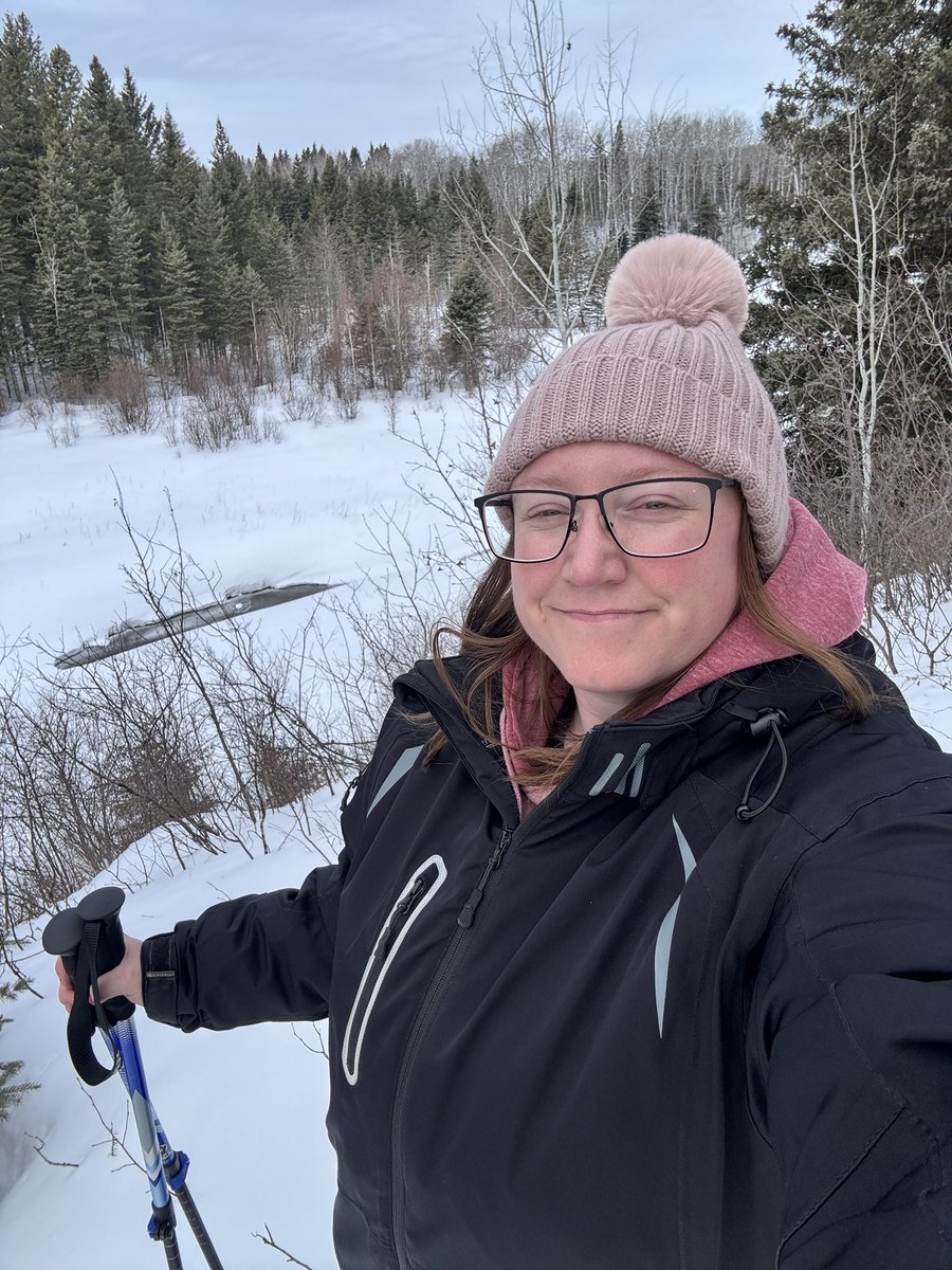 hales 🌸🐝 tweet media