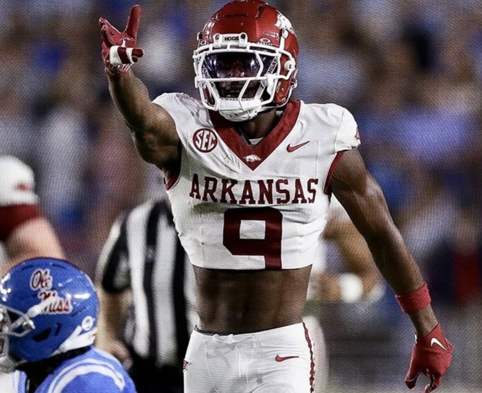 Vanderbilt12_D's tweet photo. 📍@RazorbackFB Thank you for the invite to spring practice. See you soon! 

@Coach_Smith10 @CoachOdom_Aaron @SGasper_UArk @CoachBreyCook @samspiegs @sixstarfootball @GPowersScout @vypehouston @dctf @CHSFalcons_FB 

#GoHogsGo🐗 https://t.co/qweS4u0Zmf