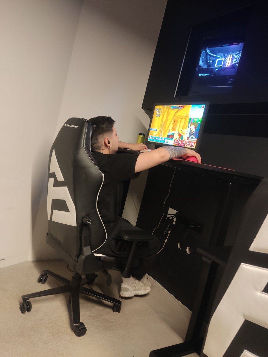 NaOwCSGO tweet media