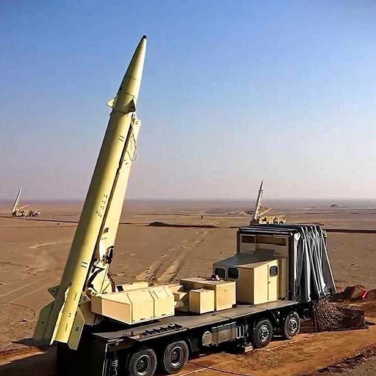 WhaleInsider's tweet photo. JUST IN: 🇮🇷🇮🇱 Iranian missile launch towards central Israel. https://t.co/v8L9lNHB1r