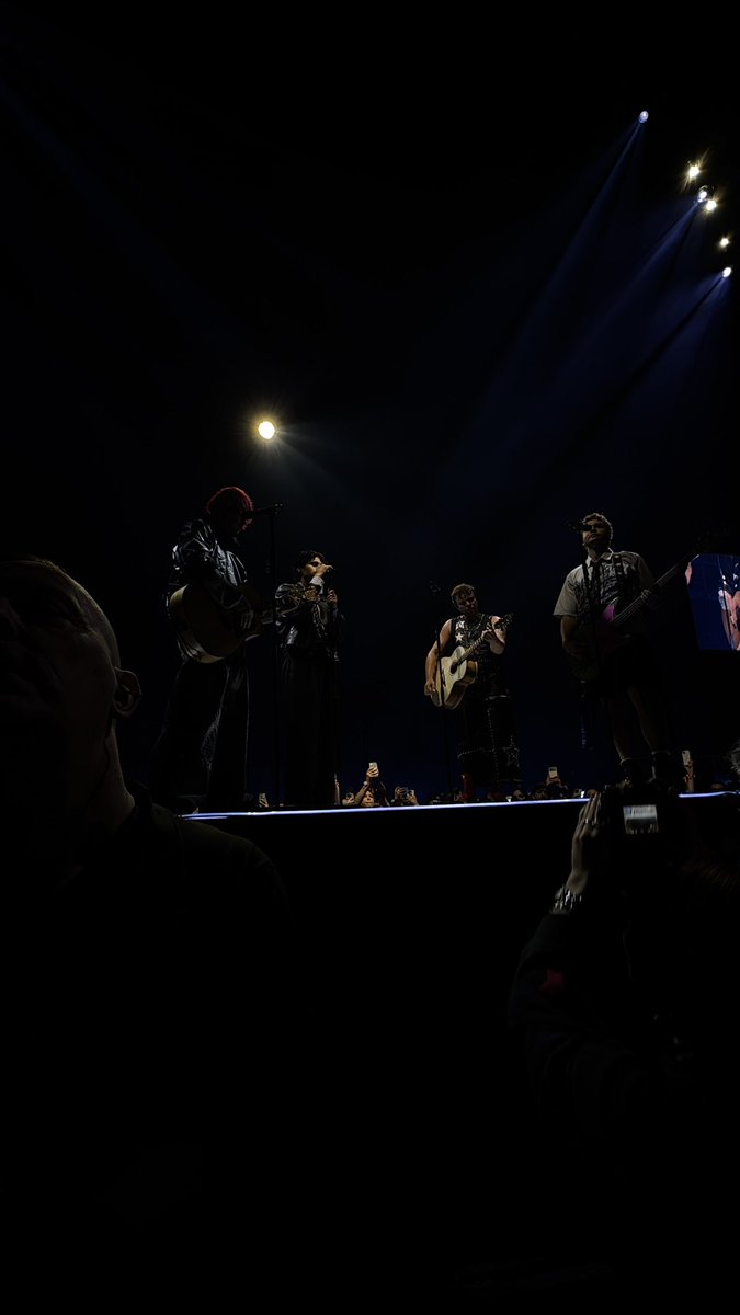 mara 卌 I FEEL EVERYTHING tweet media