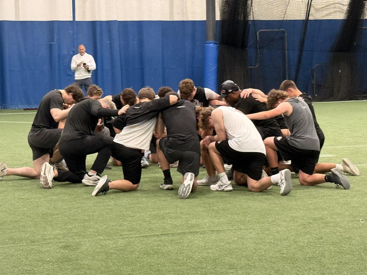 SannerDustin27's tweet photo. Had a great time at Linebacker University! Learned a lot of great tips to becoming a better linebacker from @mmlbuniversity, @anticodalton, and @ChaseMonroe58. I had the privilege to learn with athletes from 8 other states. @CoachHefNCSA @PrepRedzoneWV @OhioValleyPreps @CoalfieldsCo @MikeYou47339306