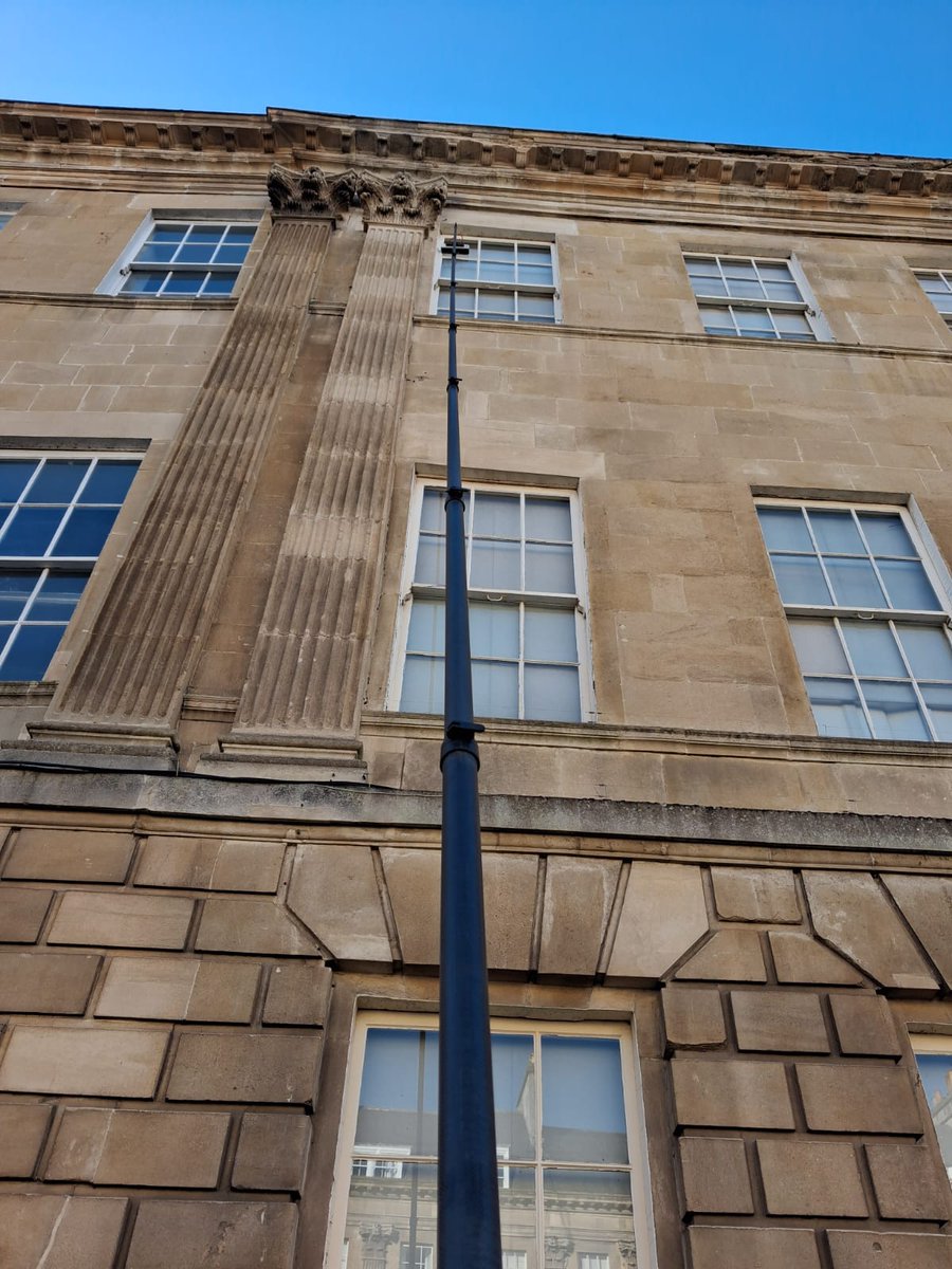bathwindows's tweet photo. Let us brighten your view. Reaching up to the top floor with our poles. https://t.co/kGW9f90UiX