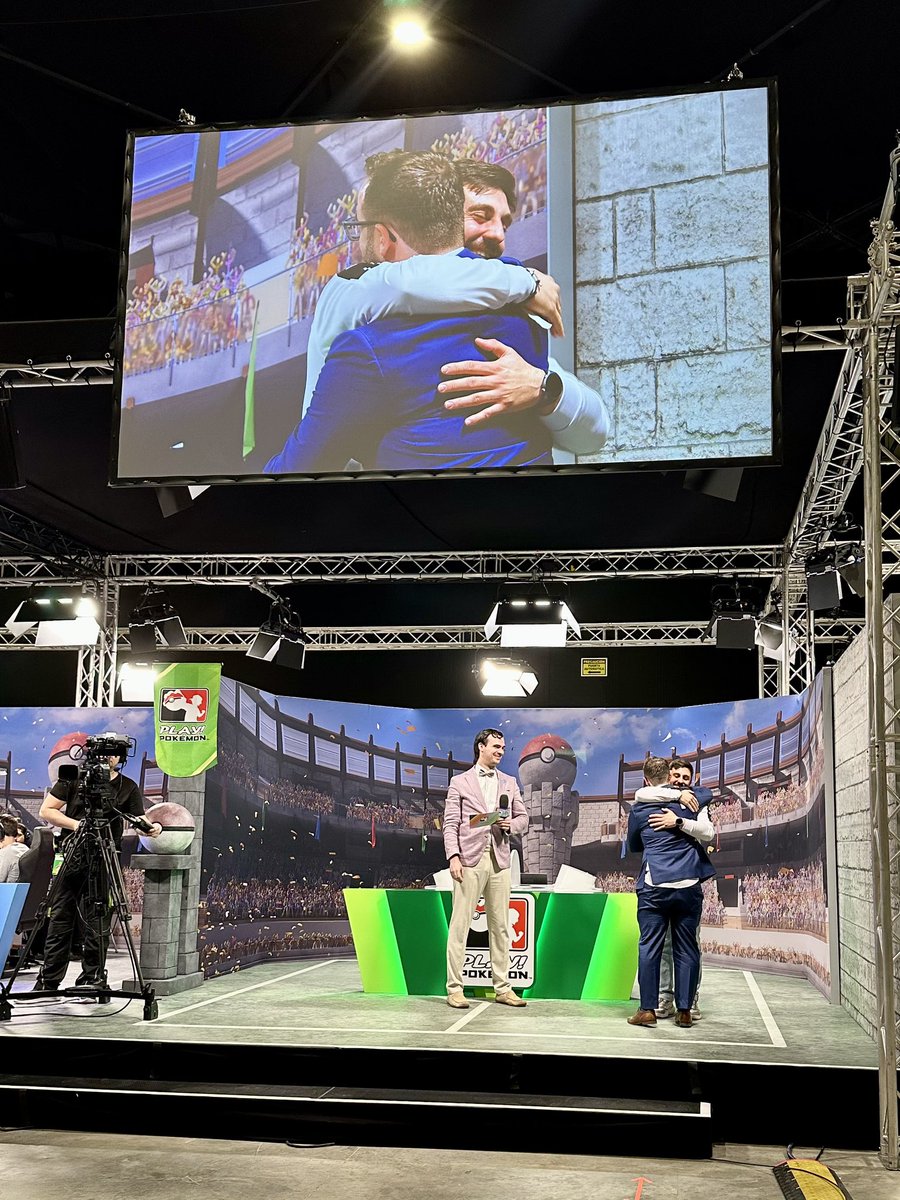 Adri / StrangehToP 🔜🍼 tweet media