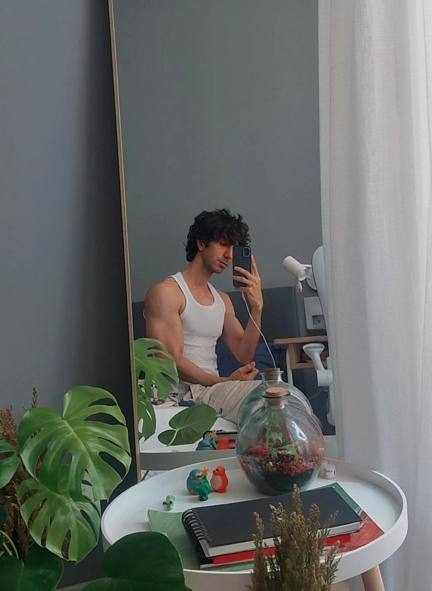 Mikkey Chazzzzz tweet media