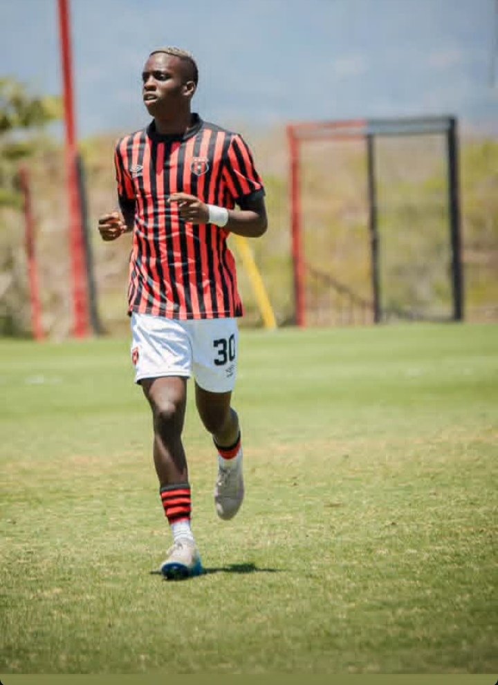 ArrochaAbraham's tweet photo. Ceytronne Alashy Moore Paul
29/01/2007
Padre Panameño
Madre Costarricense
Extremo y delantero
Jugador de Liga Deportiva Alajuelense Sub19
Experiencia en Sporting San José y Limón BlackStars

@fepafut puede entrar en el próximo proceso sub20 y no ha jugado para Costa Rica

#DatoAA https://t.co/BxFNliu9aT