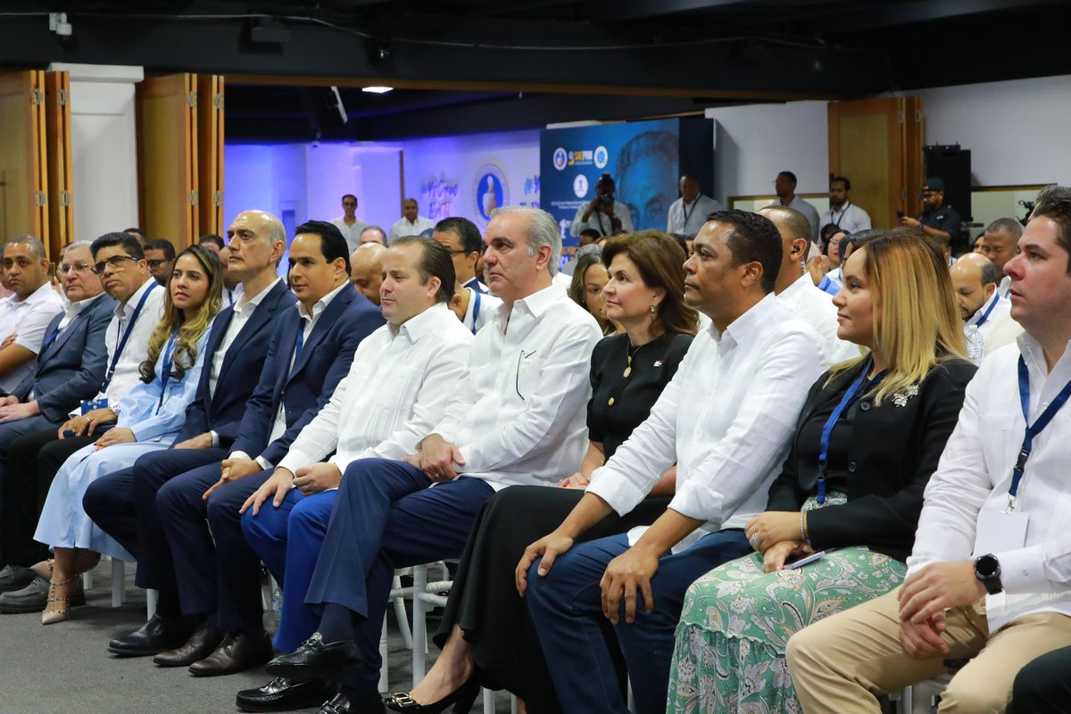 joeltorresDO's tweet photo. Compartiendo con grandes amigos del partido en el 𝟭𝗲𝗿 𝗖𝗼𝗻𝗴𝗿𝗲𝘀𝗼 “𝗙𝗶𝗻𝗮𝗻𝘇𝗮𝘀 𝗣ú𝗯𝗹𝗶𝗰𝗮𝘀, 𝗖𝘂𝗺𝗽𝗹𝗶𝗺𝗶𝗲𝗻𝘁𝗼 𝘆 É𝘁𝗶𝗰𝗮 𝗚𝘂𝗯𝗲𝗿𝗻𝗮𝗺𝗲𝗻𝘁𝗮𝗹”.

#FinanzasPublicas #EticaGubernamental https://t.co/UmMmCXX5uG