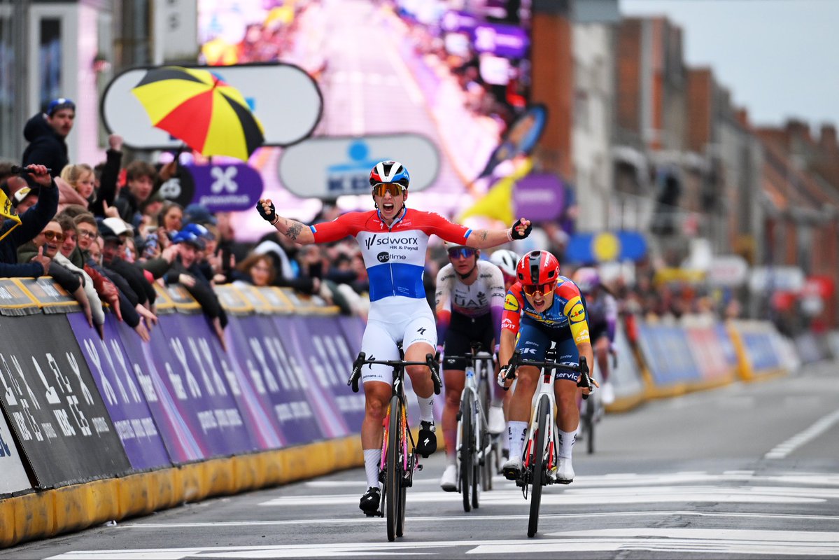 Fleur.Moors tweet media