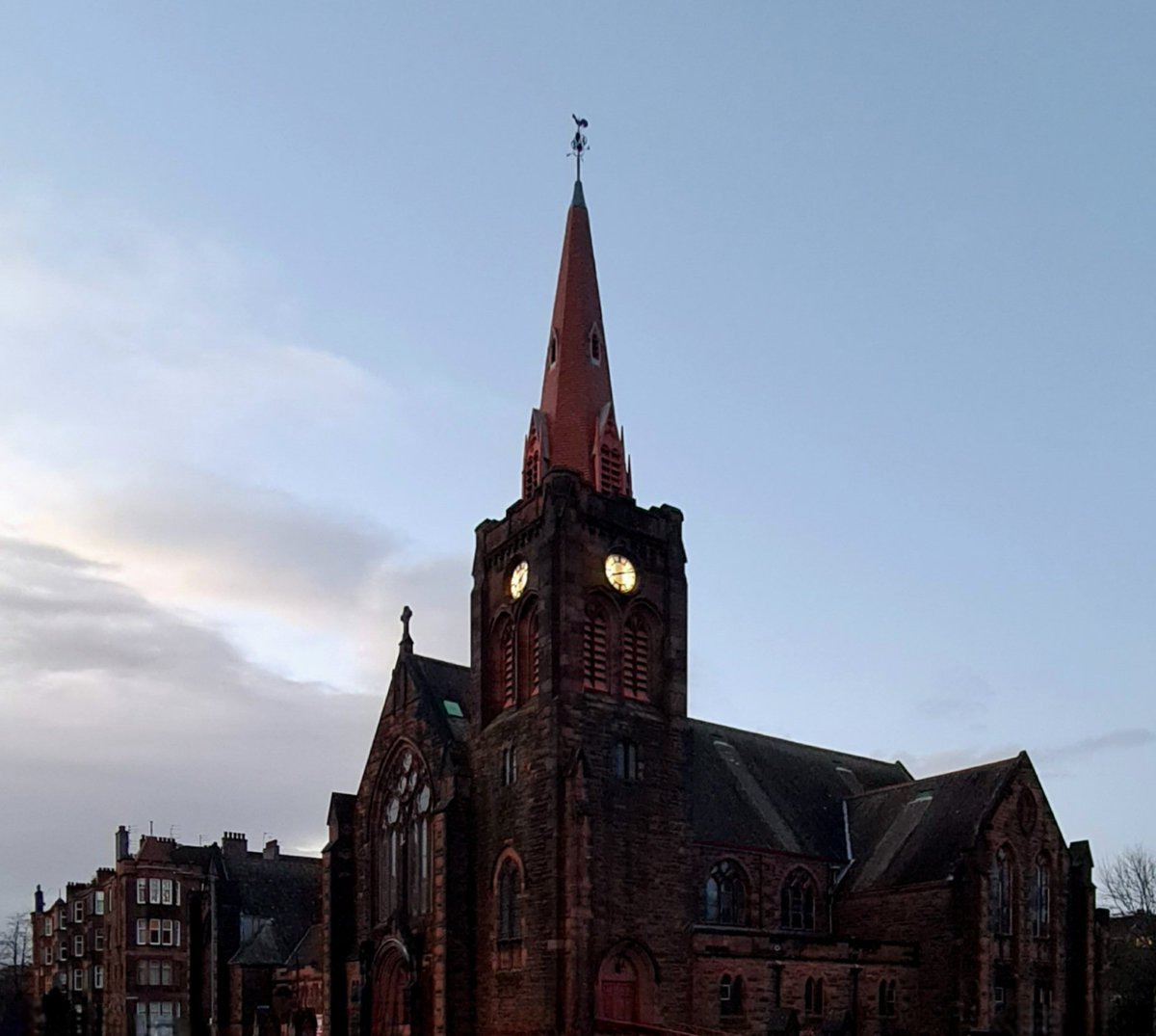 is_glasgow's tweet photo. Despite all the faff associated with the clocks going forward this weekend, it is nice to still have light in the sky at 8:15pm. Whether I'll still feel that way tomorrow morning is another matter entirely!

#glasgow #glasgowtoday #spring #clockschange #broomhill https://t.co/5JNu4jzL04