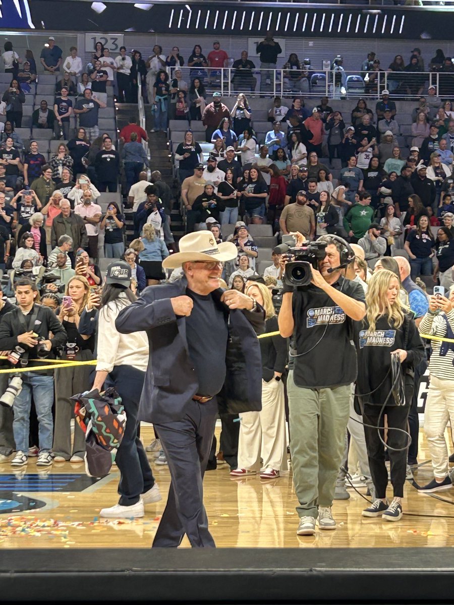 Alexa Philippou tweet media