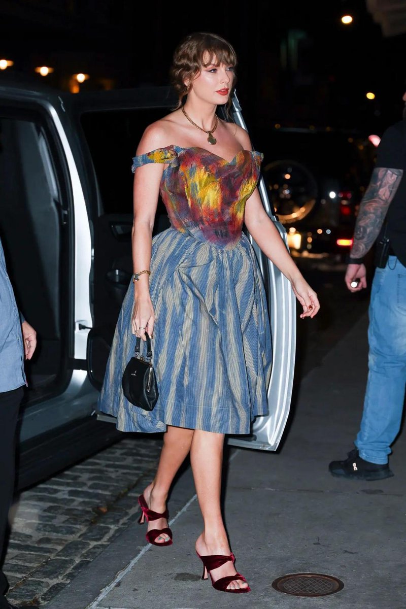 Taylor Swift is God👑 tweet media