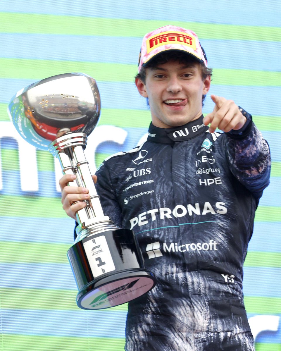 ElFinanciero_Mx's tweet image. #GP | 🔥🏁 Kimi Antonelli hace historia: el italiano de 19 años ganó el Gran Premio de Japón y se convirtió en el líder más joven del Mundial, superando el récord de Sebastian Vettel

elfinanciero.com.mx/deportes/2026/…
📸: EFE