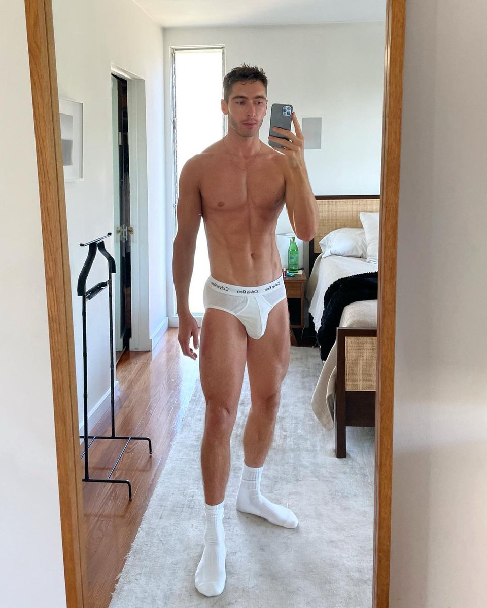 WhiteSockS tweet media