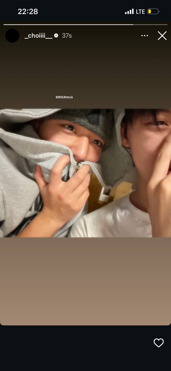 R 𖧷 arirang 🪭 tweet media