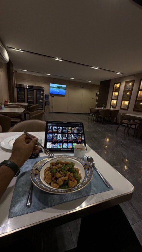 KHAN'✨ tweet media