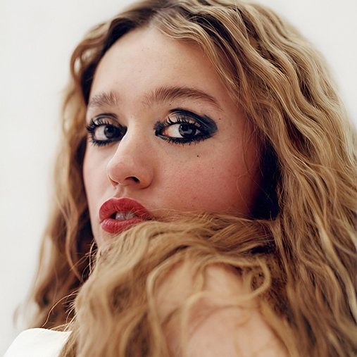 daily aimee lou wood tweet media