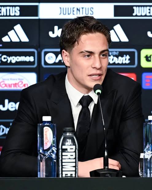 1inessy's tweet photo. 🚨 EXCLUSIVE:

Yildiz when asked to choose between Manchester City and Manchester United:

“One is a place, no? I’d rather go to a club. Manchester Uni....𝗦𝗵𝗼𝘄 𝗺𝗼𝗿𝗲 https://t.co/qcVMGN57tu