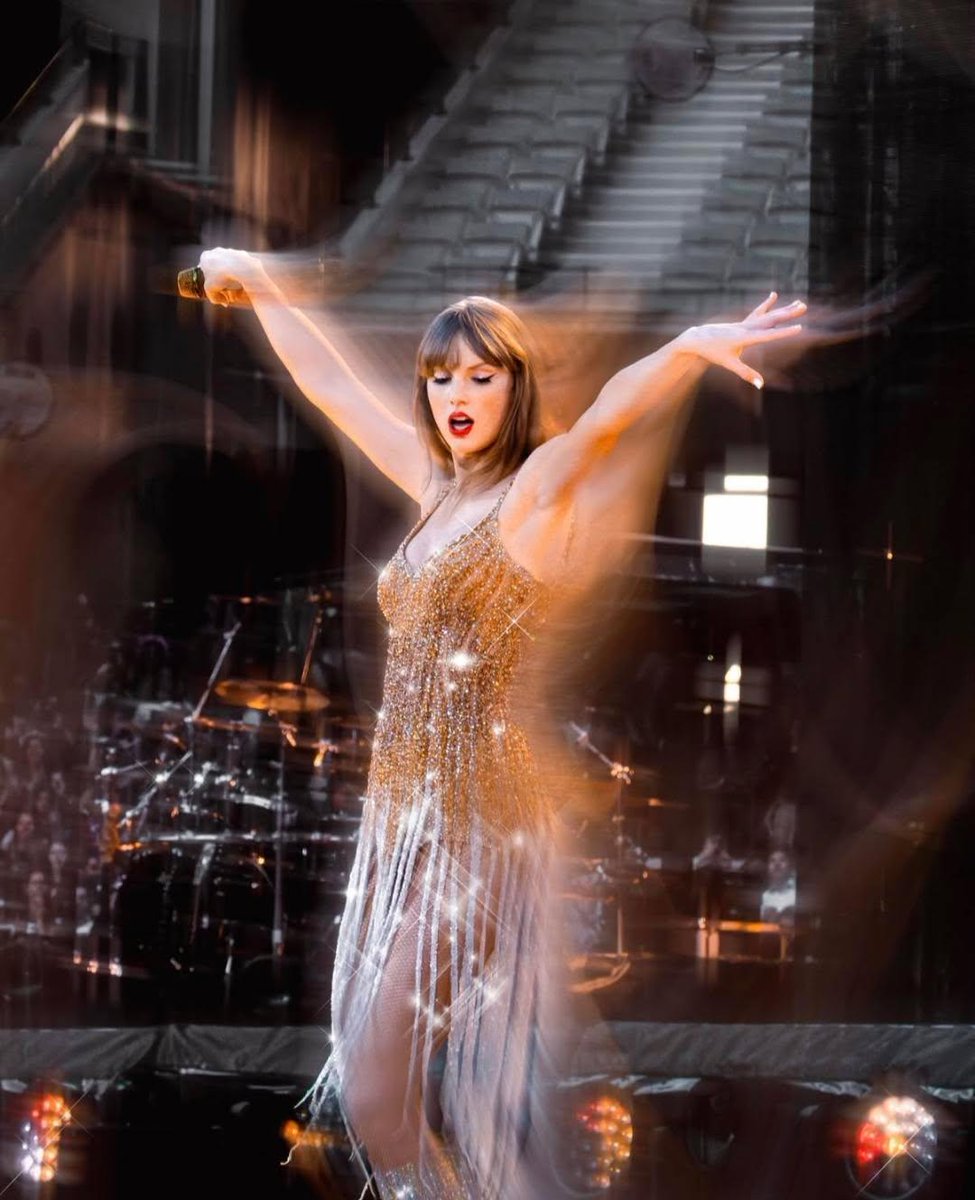 Taylor Swift is God👑 tweet media