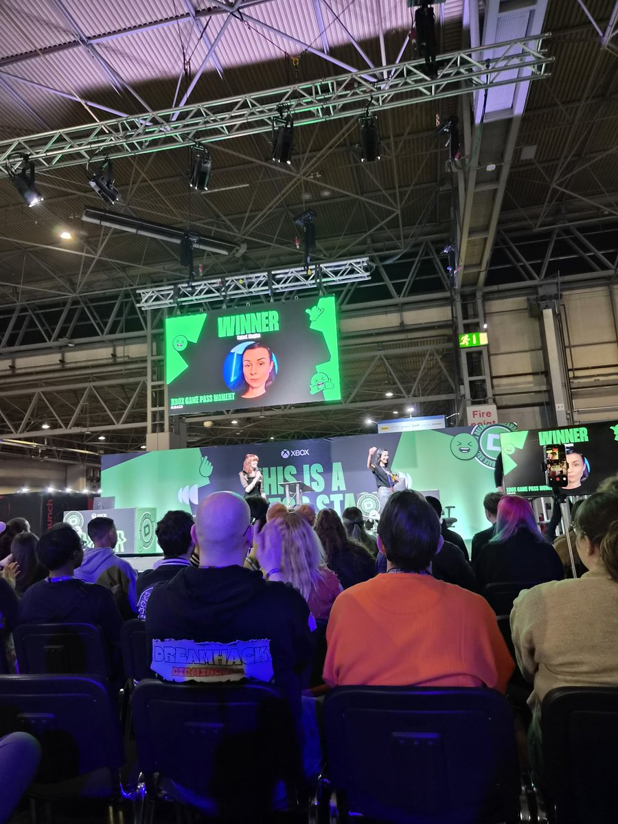 Sweet Shayna tweet media