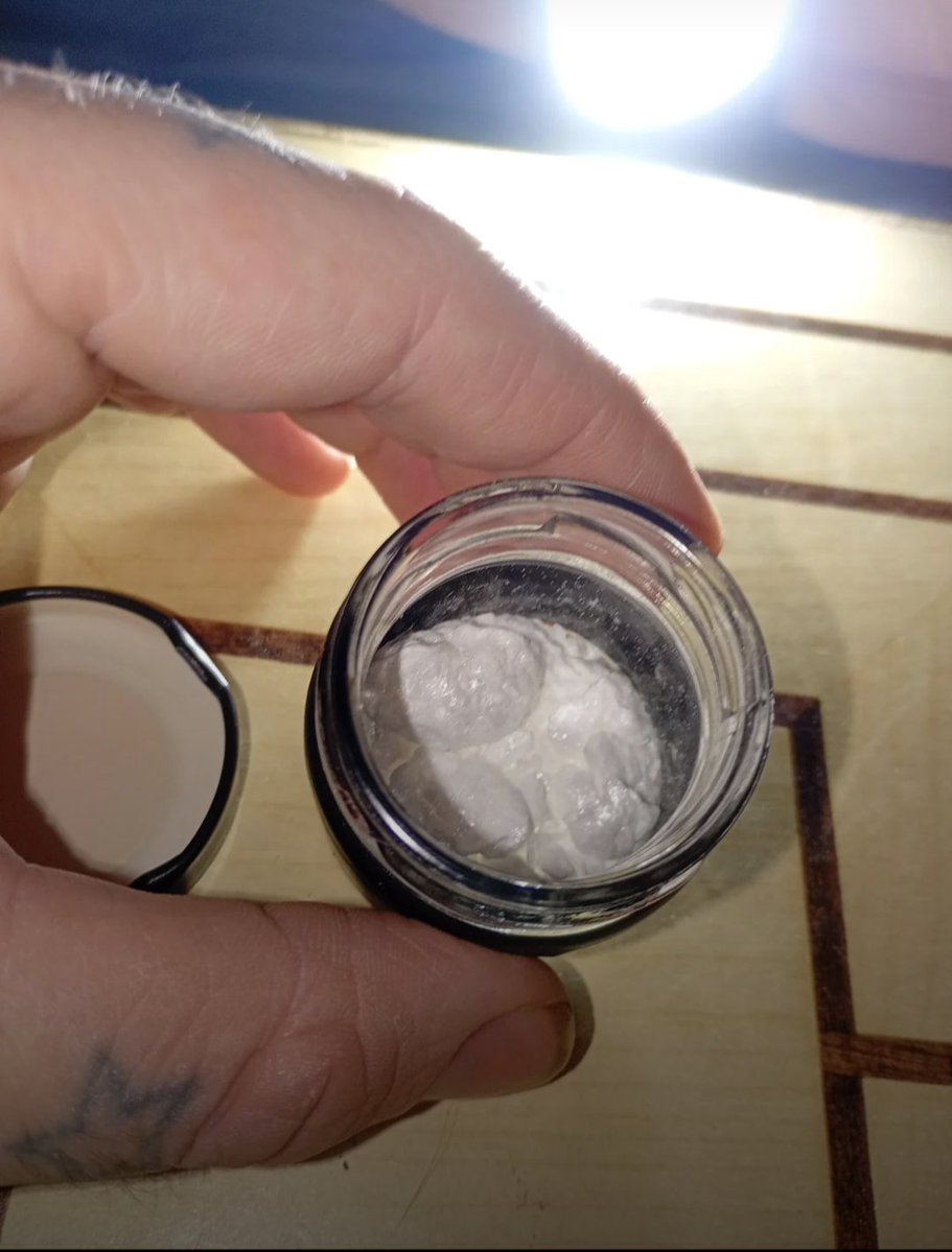 Jaybabiii49924's tweet image. Beautiful rocks of coke 
How many lines can this get me? #drugtwt #coketwt