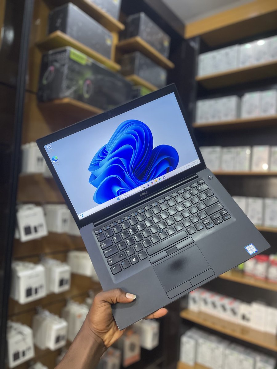 Łn Cømm. tweet media