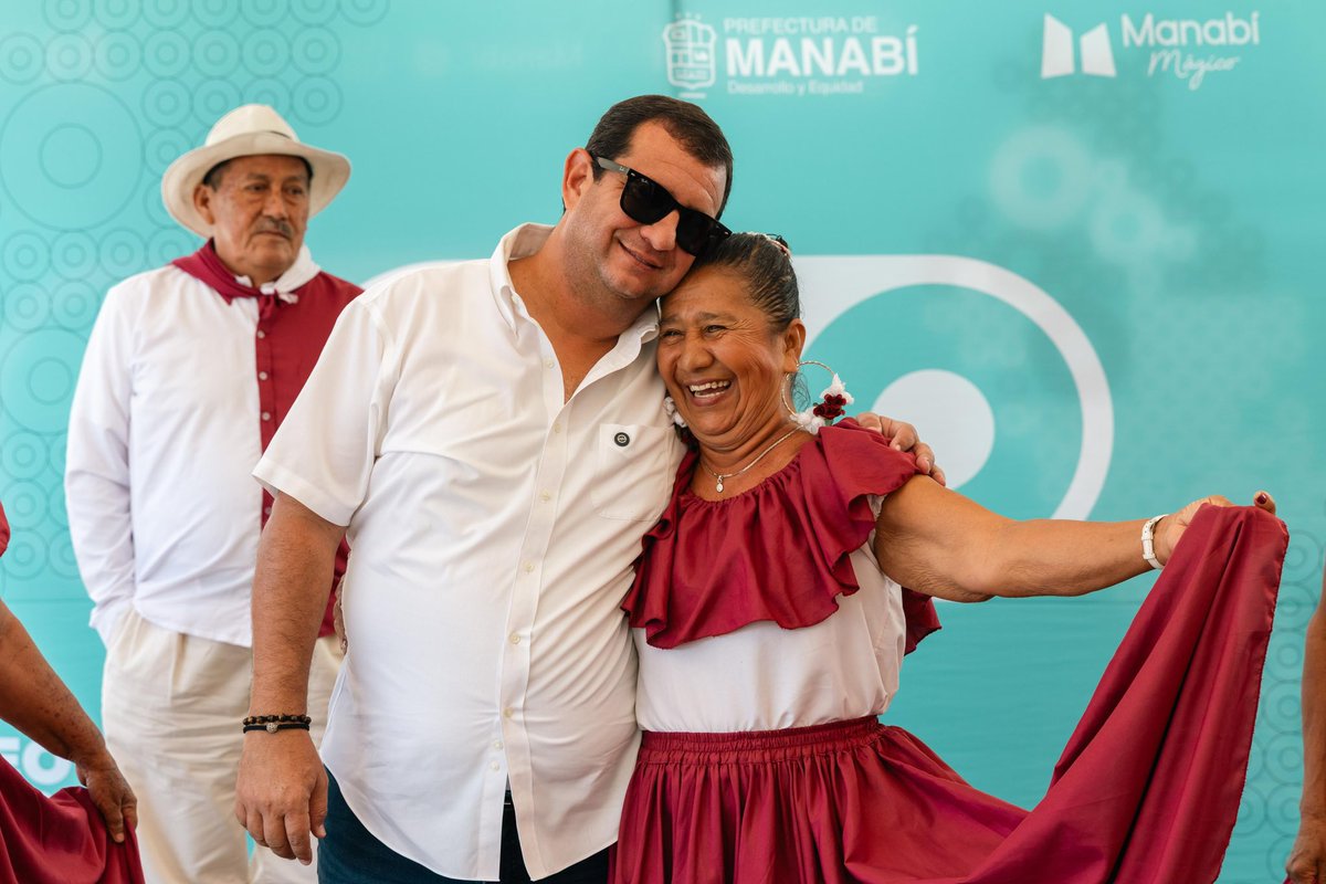 Leoorlandoa's tweet photo. Damos un paso firme para fortalecer la identidad de Manabí con la implementación de la Escuela de Amorfinos y Tradicional Oral en todos los cantones de la provincia. 

Más de 600 personas tendrán la oportunidad de aprender, crear y mantener viva esta expresión que forma parte de nuestra historia y orgullo montuvio, impulsando nuestras raíces y salvaguardando las tradiciones manabitas. 

Desde cada rincón de Manabí, seguimos construyendo cultura y oportunidades para todos.