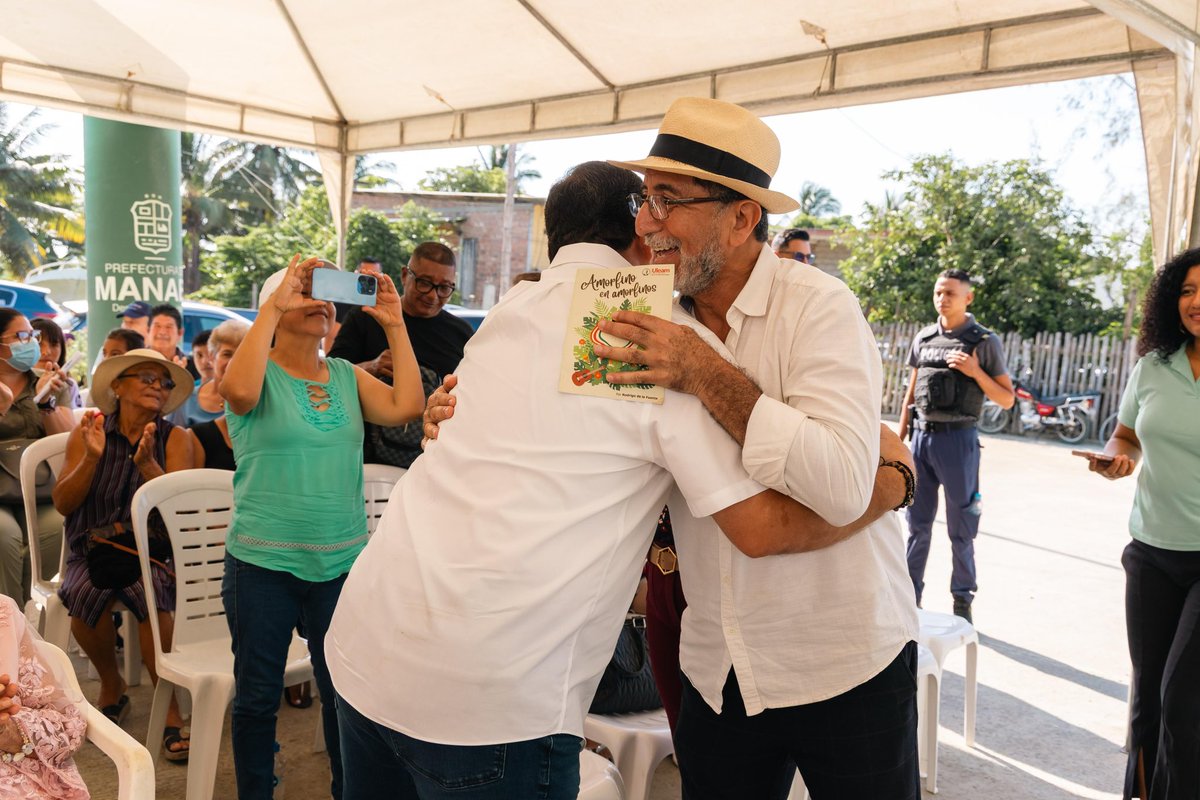Leoorlandoa's tweet photo. Damos un paso firme para fortalecer la identidad de Manabí con la implementación de la Escuela de Amorfinos y Tradicional Oral en todos los cantones de la provincia. 

Más de 600 personas tendrán la oportunidad de aprender, crear y mantener viva esta expresión que forma parte de nuestra historia y orgullo montuvio, impulsando nuestras raíces y salvaguardando las tradiciones manabitas. 

Desde cada rincón de Manabí, seguimos construyendo cultura y oportunidades para todos.