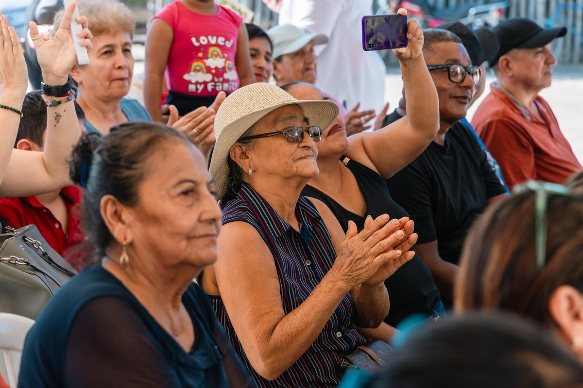 Leoorlandoa's tweet photo. Damos un paso firme para fortalecer la identidad de Manabí con la implementación de la Escuela de Amorfinos y Tradicional Oral en todos los cantones de la provincia. 

Más de 600 personas tendrán la oportunidad de aprender, crear y mantener viva esta expresión que forma parte de nuestra historia y orgullo montuvio, impulsando nuestras raíces y salvaguardando las tradiciones manabitas. 

Desde cada rincón de Manabí, seguimos construyendo cultura y oportunidades para todos.