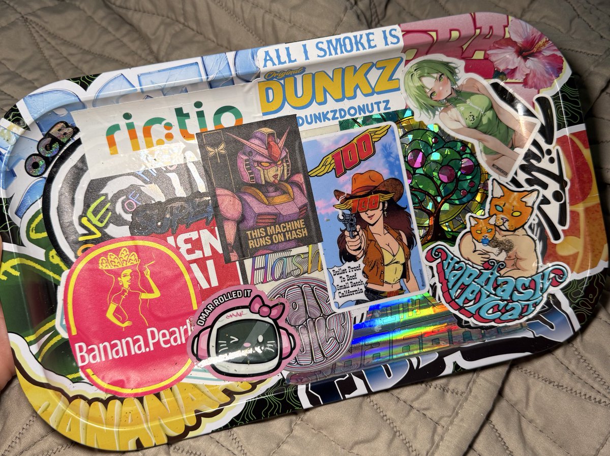 mochimamiii's tweet photo. 💕stickered up my rolling tray🎀 https://t.co/U8L2oQbLpT