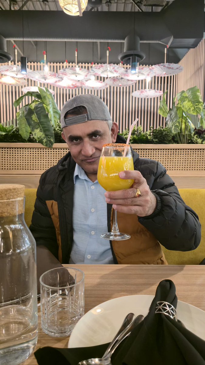 zulfiqarmuree's tweet image. Cheers 🥂🎉 
#drinks #GodNightSunday