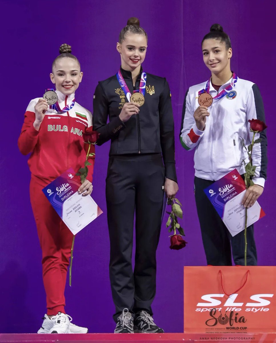 Estudiantes y Ritmica 🏀 🤸 tweet media