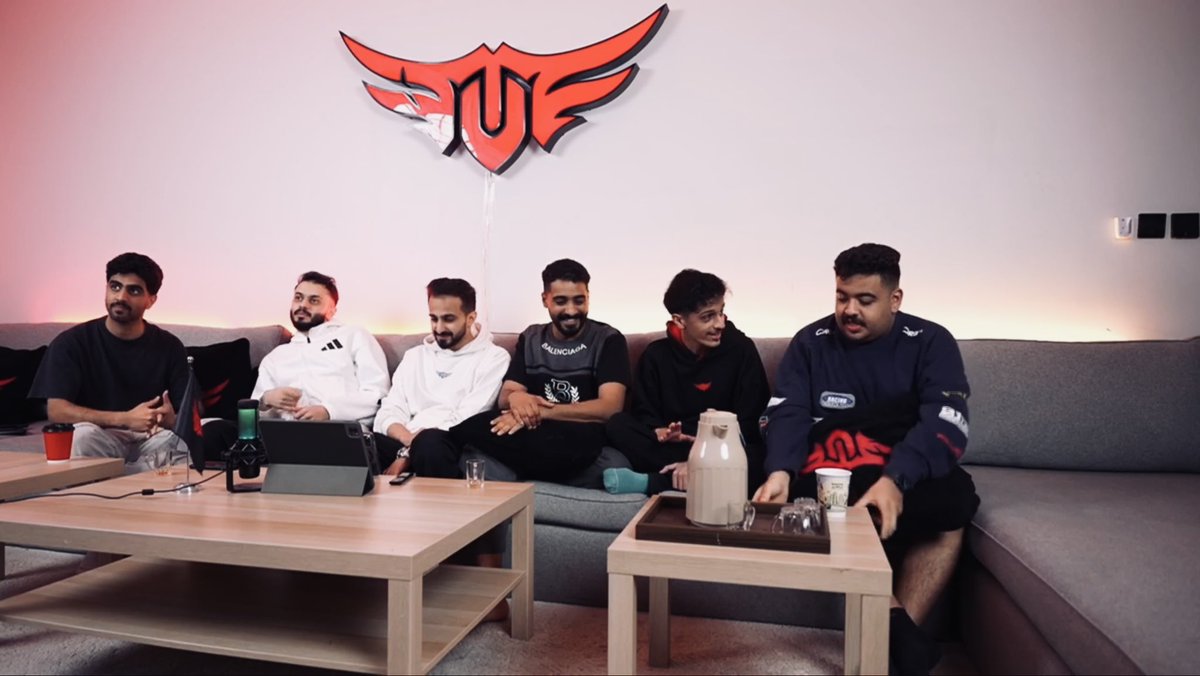 ‏TU FATIMA 🐅 | #هنودي_4مليون tweet media