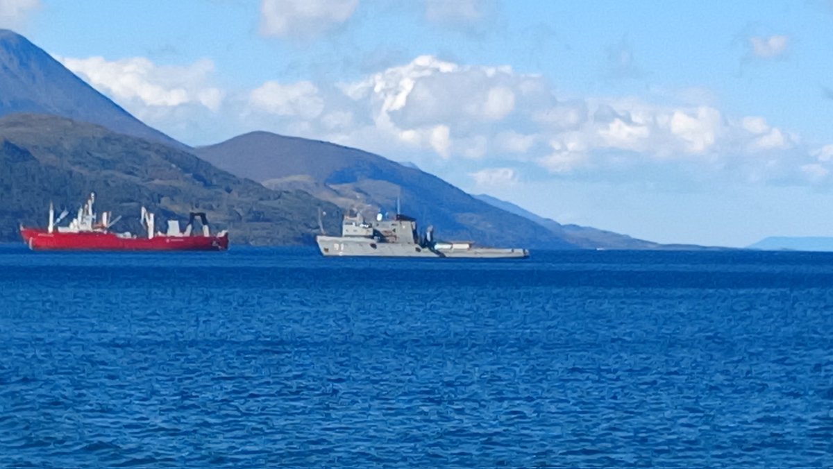 Otro que regresó fue el ARA Puerto Argentino (A-21) de su viaje en cumplimiento de la #CAV
 Amarrado en las afueras del Puerto de #Ushuaia 

<a href="/Armada_Arg/">Armada Argentina</a> <a href="/MinDefensa_Ar/">Ministerio de Defensa</a>