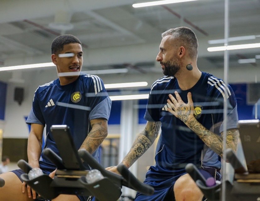 روان tweet media