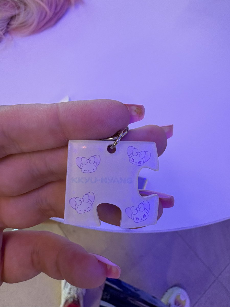 1994won's tweet photo. also have a kyujin puzzle keychain for haewon at nmixx Toronto! dm to trade https://t.co/DxhXhawLL1
