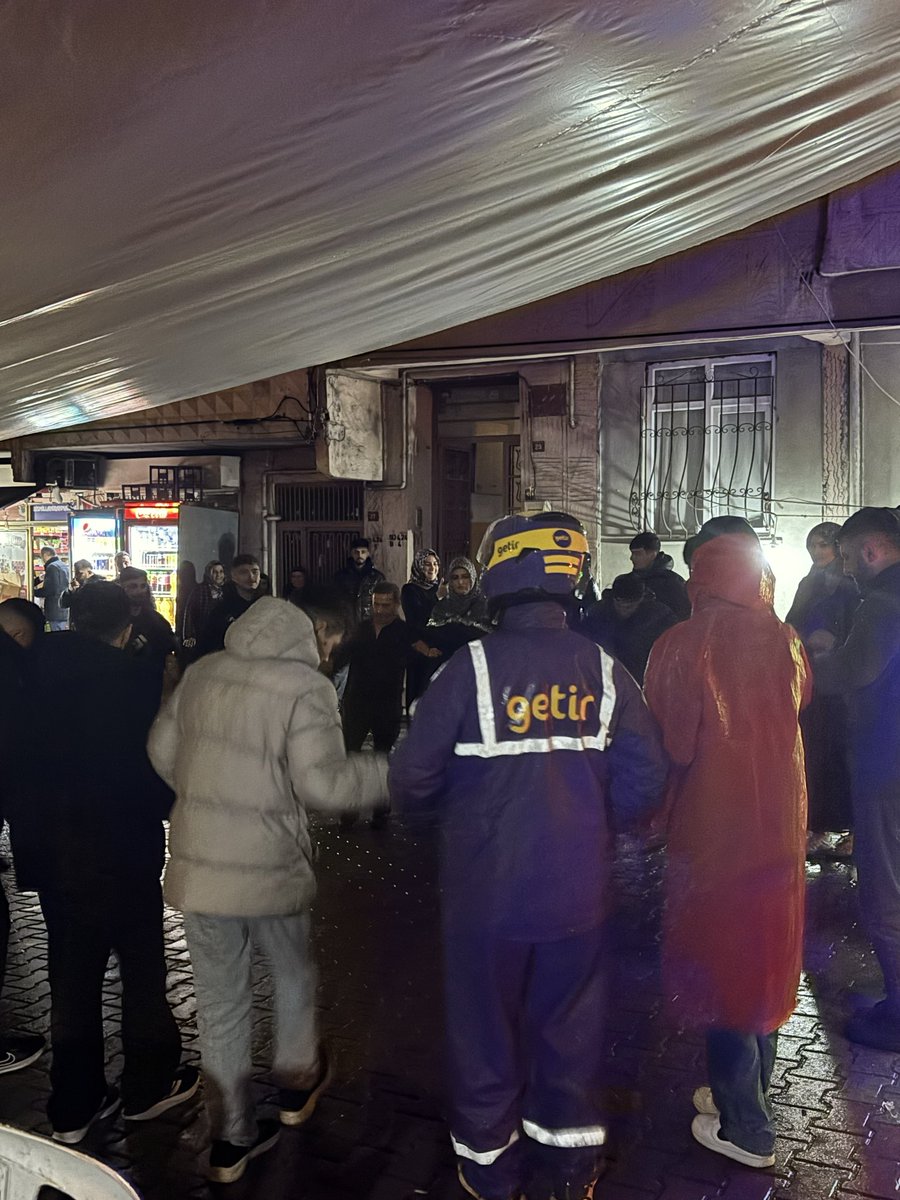 Dkc__'s tweet photo. Yine birilerinin siparişi halaya katılmış https://t.co/hqm6xRVYmV