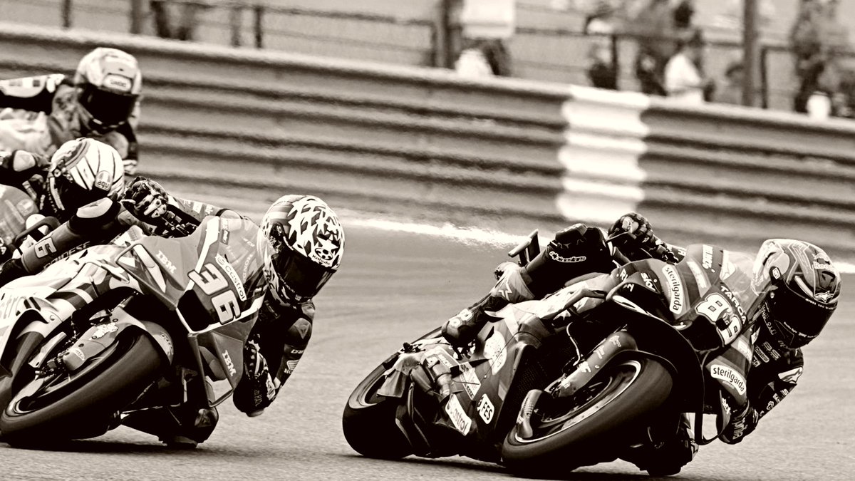 MMAClashLive's tweet photo. How to watch the MotoGP Grand Prix of the Americas 🇺🇸🏍️

📺 TV: FS1 / FS2
📲 Stream: MotoGP VideoPass &amp; Fox Sports app
⏰ Race time: Lights out in Austin!
Don’t miss the action 🔥 #MotoGP #AmericasGP
Don’t miss a second of the race — stream it live here:
👉https://t.co/uz4W18seX2 https://t.co/KZ0xPvqDdz