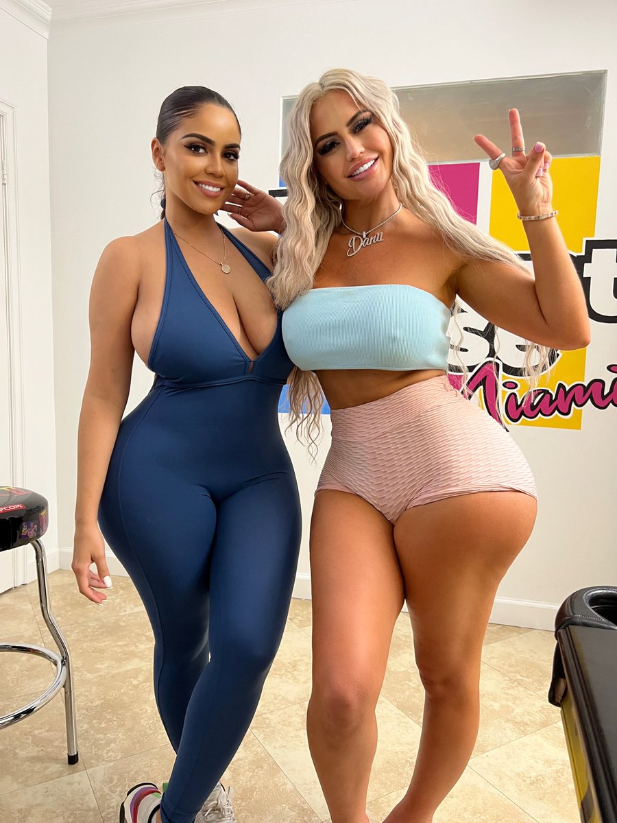 JesseniaRabbitx tweet media