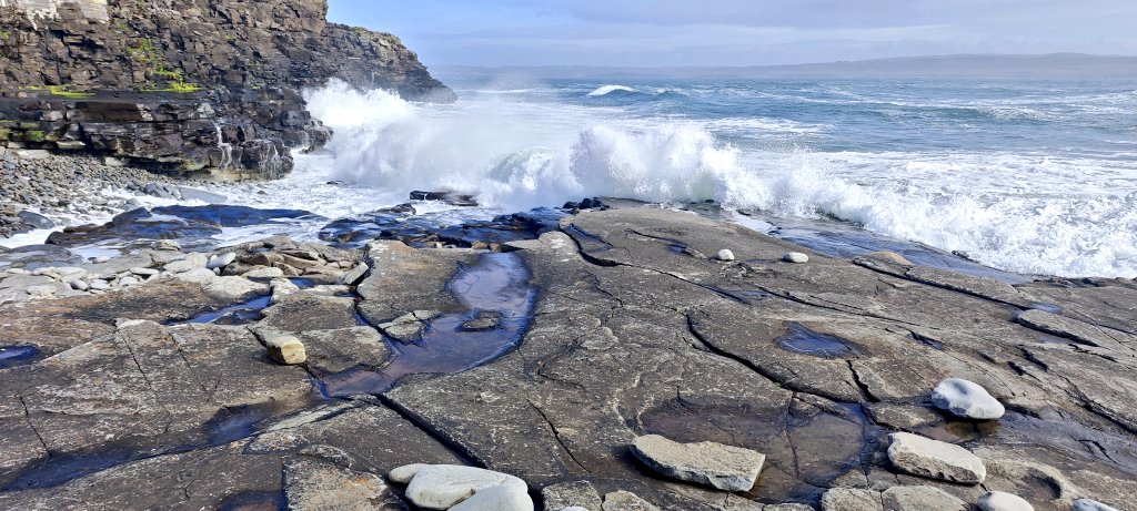 patrickodwyer3's tweet photo. Clahane #wildatlanticway #waves #liscannor https://t.co/5EM2oWtyfF