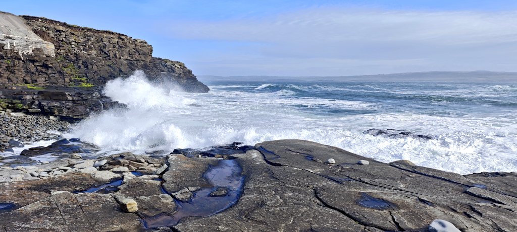 patrickodwyer3's tweet photo. Clahane #wildatlanticway #waves #liscannor https://t.co/5EM2oWtyfF
