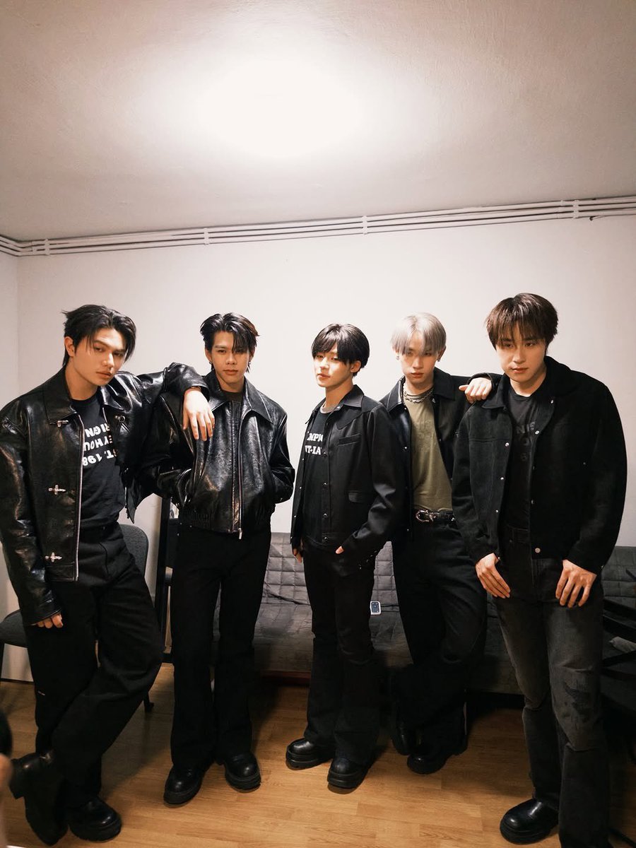 HongHongHolic tweet media