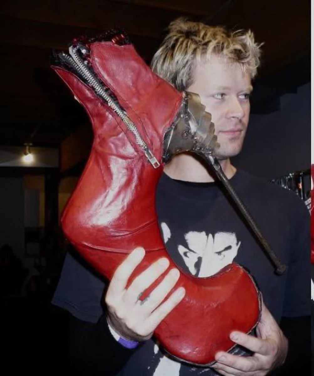 Theusany tweet media