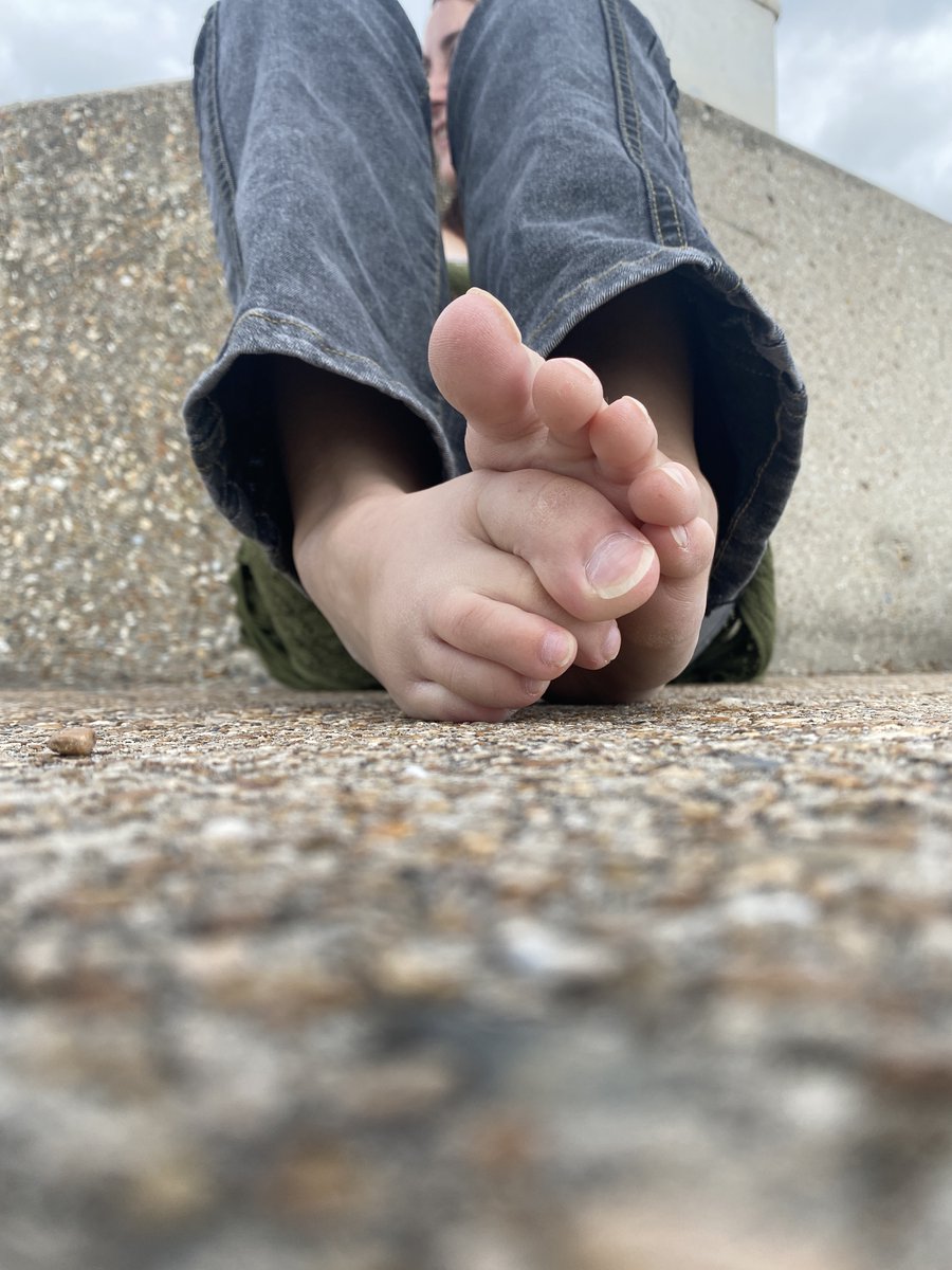 Leafy's Feet tweet media