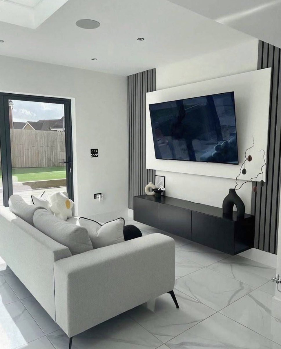 Red Devil O’clock tweet media