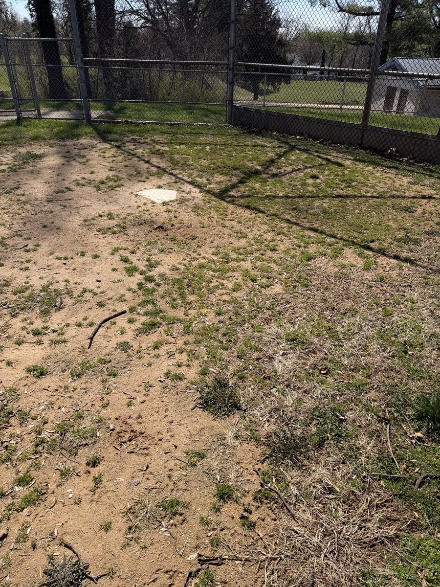 cdew29's tweet photo. @BaltCoRec  @BaltCoExec  horrible maintenance of the baseball fields at Sudbrook. I bet none of the Towson fields look like this.  Pretty dangerous for the little leaguers who have to practice and play here. @CouncilmanIzzy @shellyhettleman https://t.co/nHEAJOnwRl