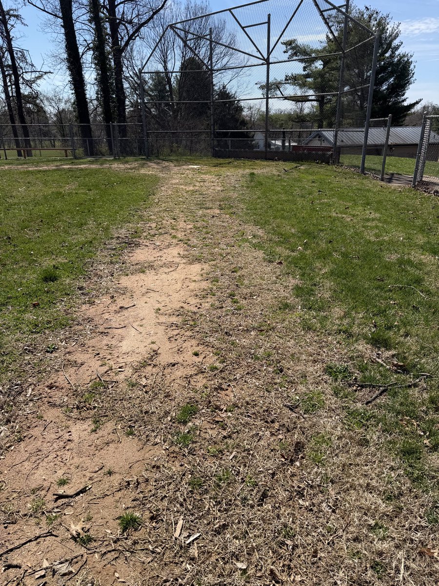 cdew29's tweet photo. @BaltCoRec  @BaltCoExec  horrible maintenance of the baseball fields at Sudbrook. I bet none of the Towson fields look like this.  Pretty dangerous for the little leaguers who have to practice and play here. @CouncilmanIzzy @shellyhettleman https://t.co/nHEAJOnwRl